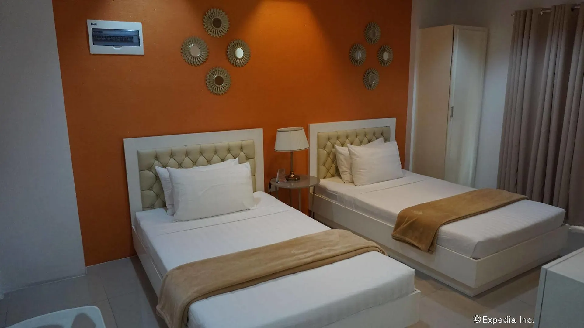 Baymont Suites & Residences Paranaque City Hotel