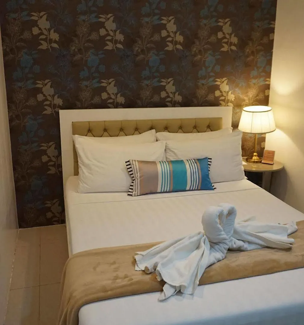 *** Hotel Baymont Suites & Residences Paranaque City Philippines