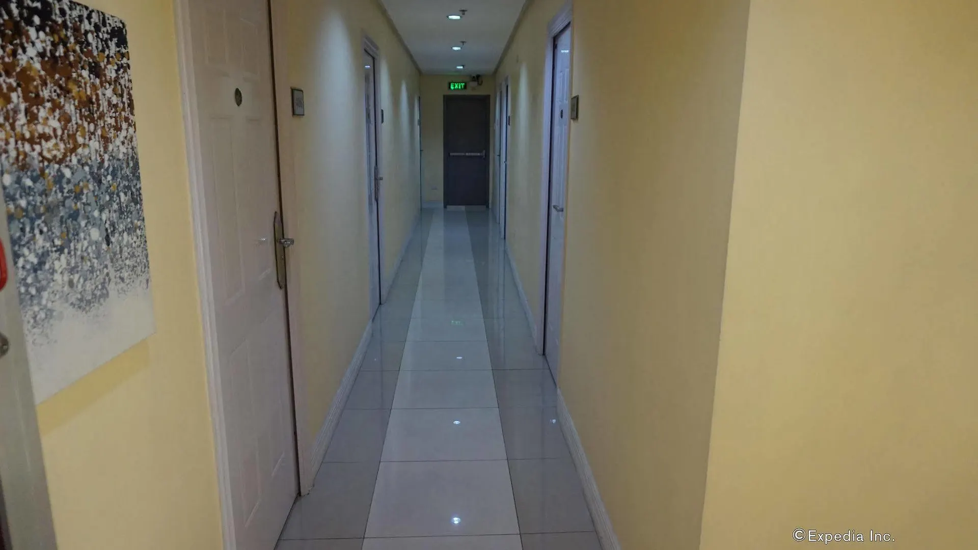 Hotel Baymont Suites & Residences Paranaque City