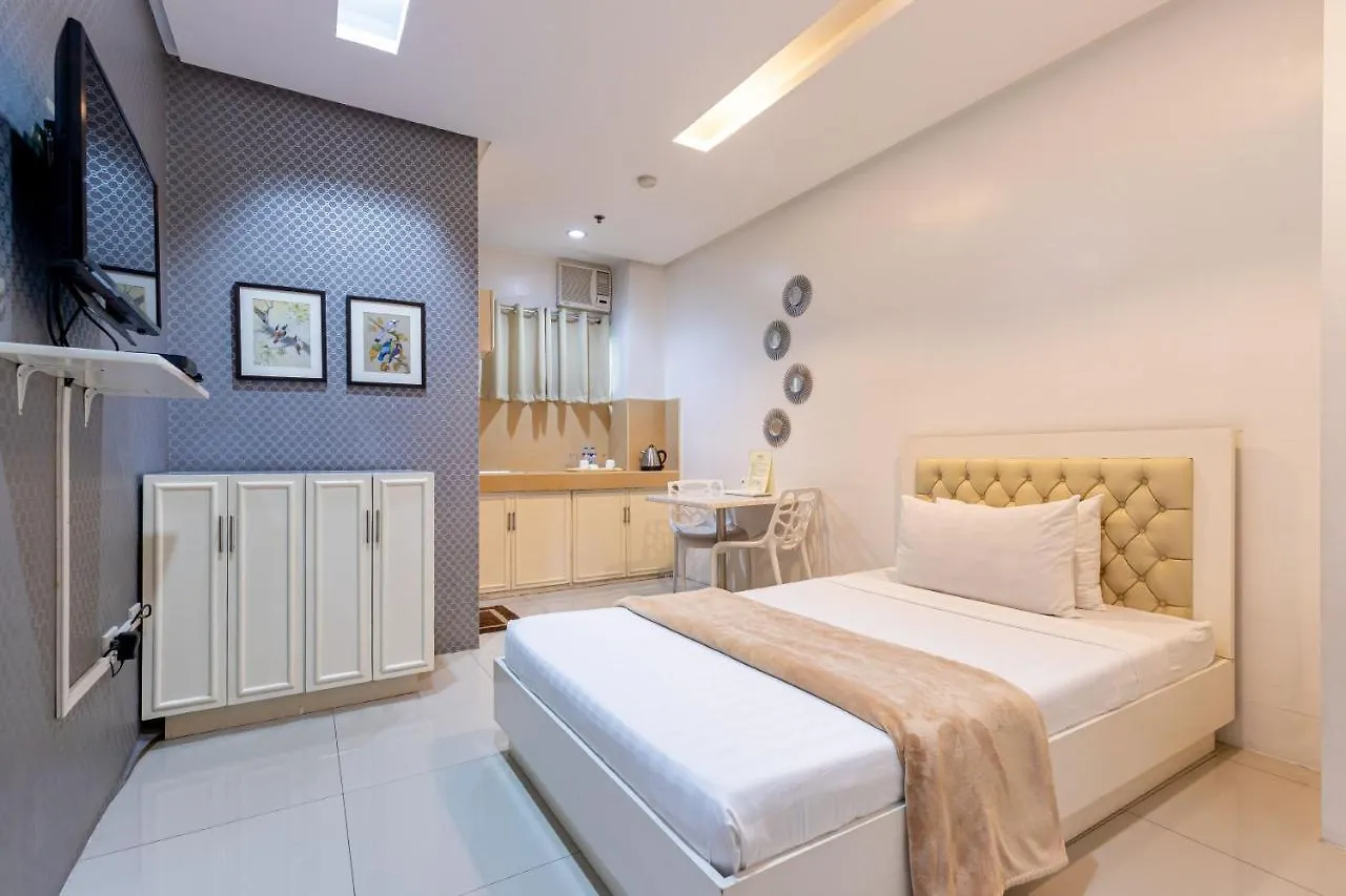 Baymont Suites & Residences Paranaque City 3*,